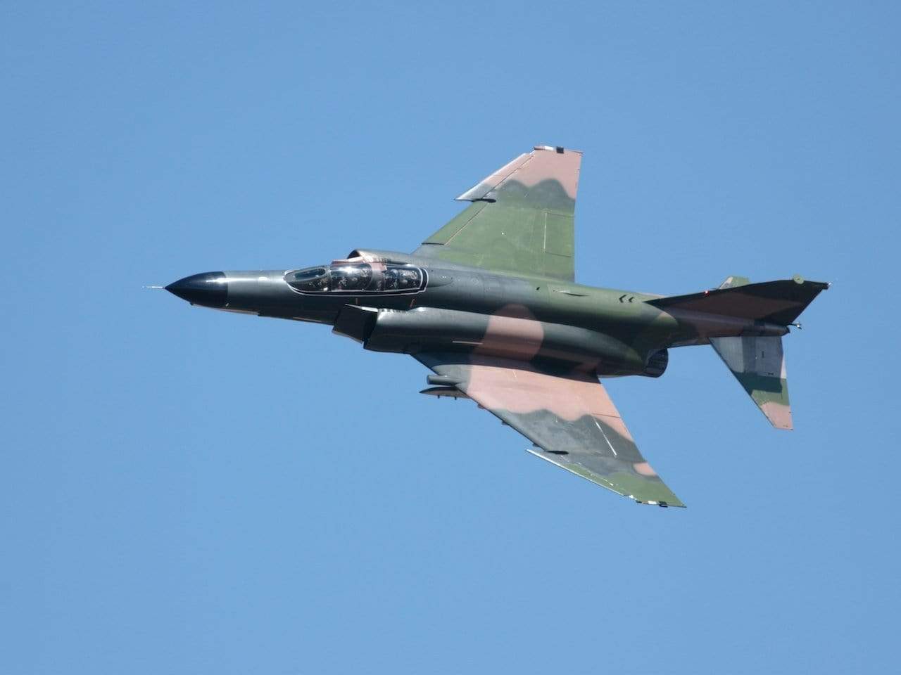 Avion-en-vol-McDonnell Douglas F 4 Phantom II - Flight inspiration.com