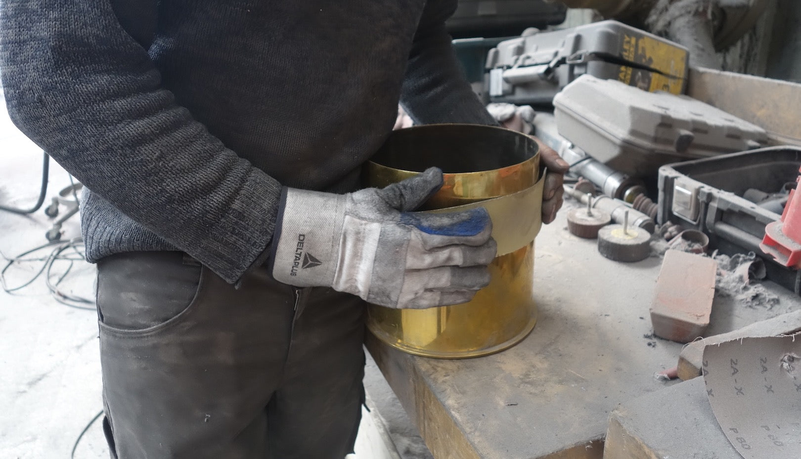 Straightening of a Dassault Mirage III-E fuselage cut strips before cutting the shape by Flight Inspiration®- France